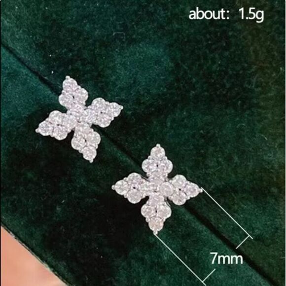 The Fabulous Four Points Dainty 925/White Sapphire Drop stud earrings - Picture 2 of 8